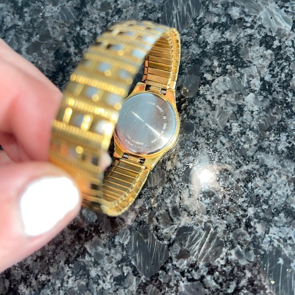 BULOVA QUARTZ WATCH - Picture 3 of 8